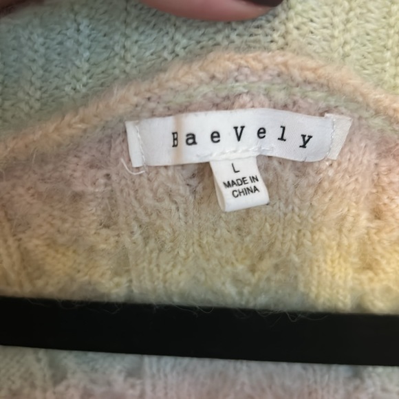 Pastel Rainbow Sweater  🌈 - Picture 4 of 7